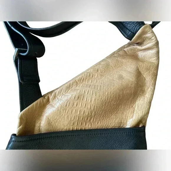 Tom Thomas Leathers Daz Asymmetrical Crossbody - Picture 3 of 15